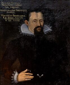 Johannes Kepler, Porträt, Mann vor schwarzem Hintergrund und mit rechter Hand auf Höhe der Hüfte